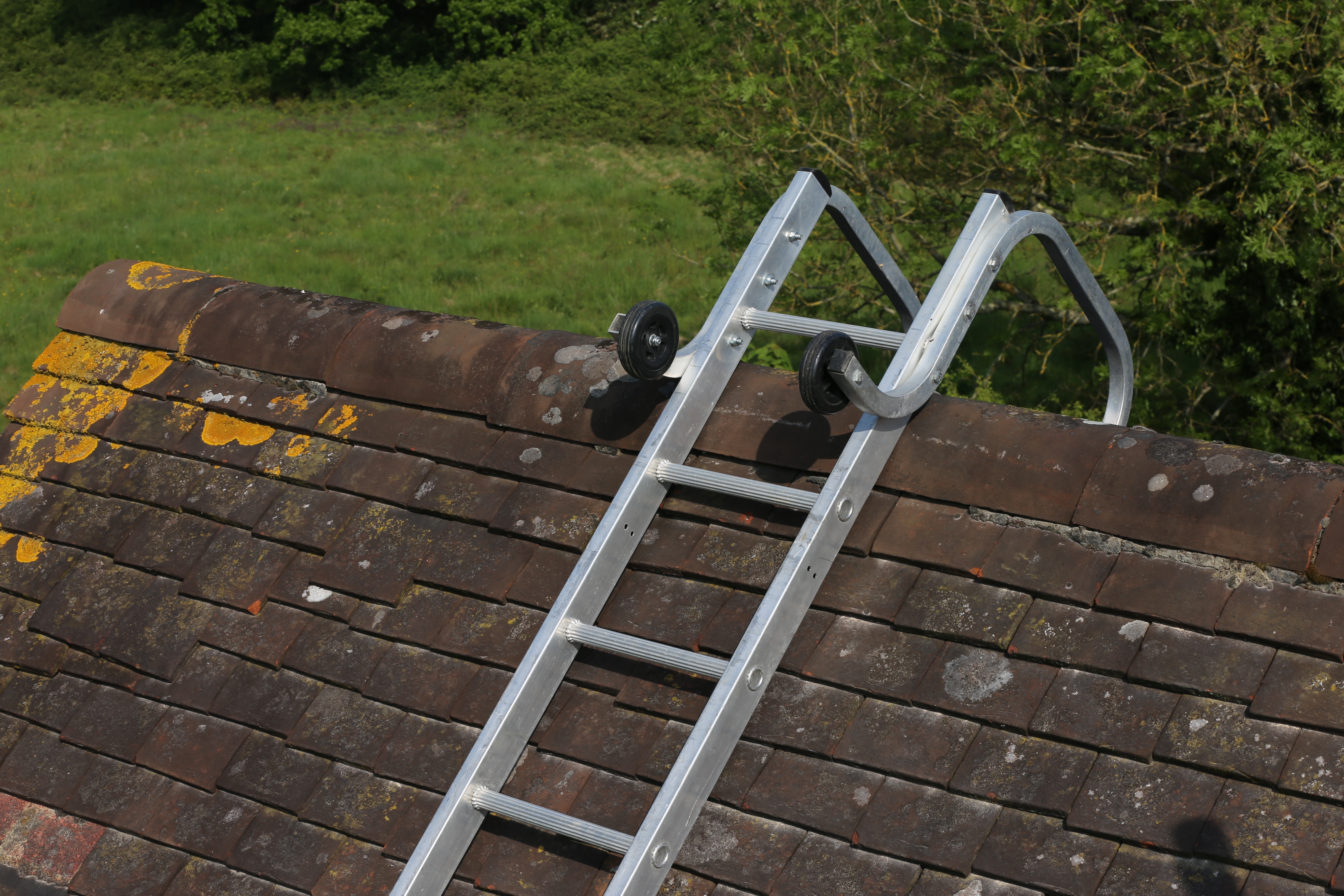 Hook,Ladder,Attached,The,The,Ridge,Line,Of,A,Tiled